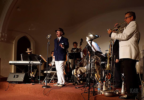 Picture of Dutch Newman singing on Stage